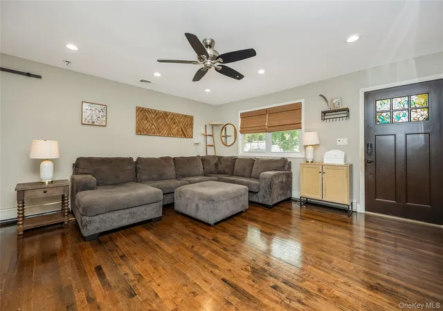 Photo 3 of Sale Pending at 183 Cherokee St, Ronkonkoma, NY 11779 | MLS# 1029047 | Listing updated on 2026-08-08