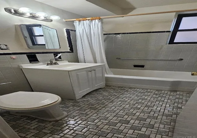 2nd image of 103-25 68Th St, New York, NY 11375