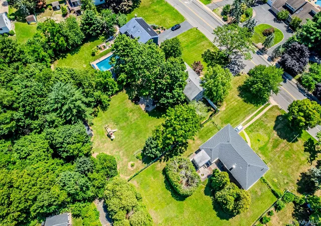 Photo 3 of Single family home for sale at 337 Burr Rd, Huntington, NY 11731 | MLS# 1029083 | Listing updated on 2026-09-19