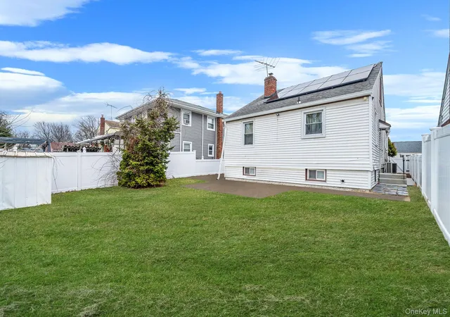 Photo 3 of Single family home for sale at 12 Edna Ct, Hempstead, NY 11580 | MLS# 1029086 | Listing updated on 2026-10-23