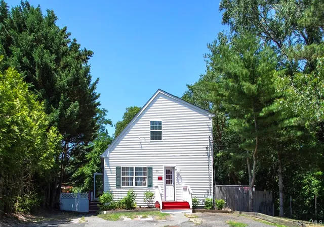 Photo 1 of Sale Pending at 32 Birch Ct, Riverhead, NY 11901 | MLS# 1029093 | Listing updated on 2026-08-27