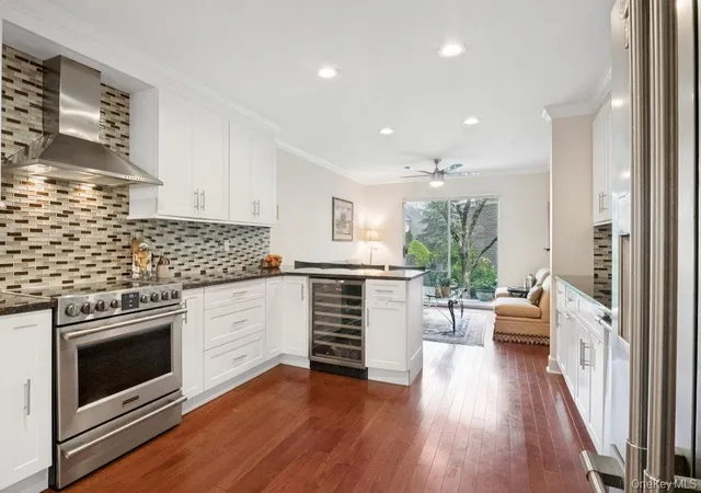 Photo 3 of Single family home for sale at 8 Waterside Close, Eastchester, NY 10709 | MLS# 1029098 | Listing updated on 2026-08-13