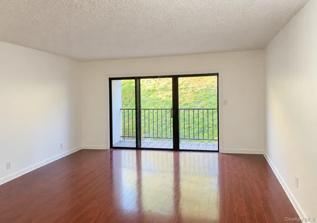 Photo 4 of Condo for sale at 41 Huntington Cir #41, Peekskill, NY 10566 | MLS# 1029107 | Listing updated on 2026-10-29