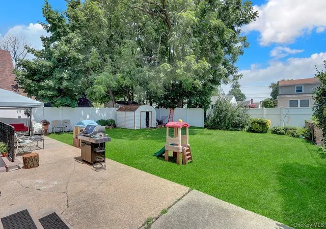 Photo 4 of Single family home for sale at 1 Prince St, Oyster Bay, NY 11801 | MLS# 1029113 | Listing updated on 2026-08-23