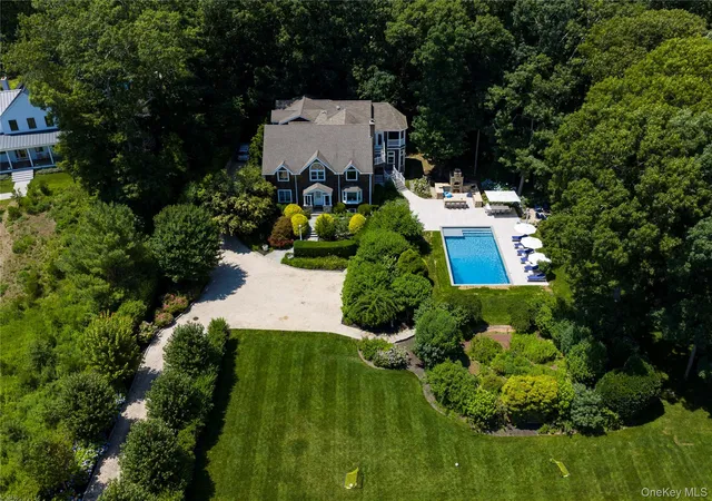 Photo 3 of Single family home for sale at 652 Noyack Path, Southampton, NY 11976 | MLS# 1029122 | Listing updated on 2026-09-26