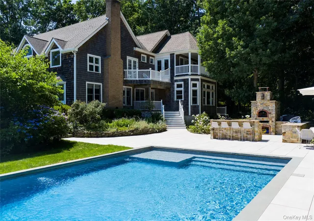 Photo 2 of Mansion for sale at 652 Noyack Path, Southampton, NY 11976 | MLS# 1029122 | Listing updated on 2026-09-26