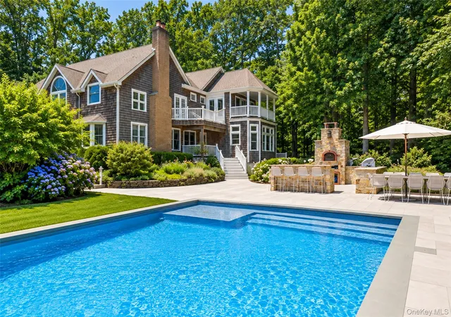Photo 3 of Mansion for sale at 652 Noyack Path, Southampton, NY 11976 | MLS# 1029122 | Listing updated on 2026-10-10