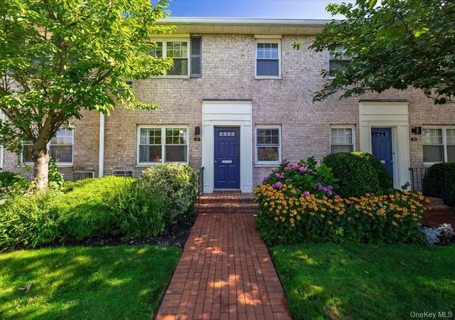 Listing Photo 4 - Condo for sale in building located at 411 Merrick Rd, Hempstead, NY 11570 - Unit #A