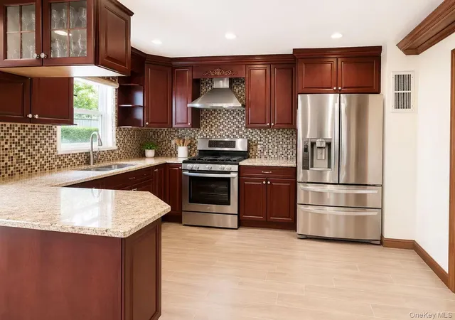 Photo 2 of Condo for sale at 6337 Douglaston Pkwy, Little Neck, NY 11362 | MLS# 1029149 | Listing updated on 2026-09-16