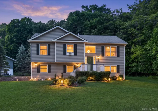 Photo 1 of Sale Pending at 18 Hickory Pl, Wallkill, NY 10941 | MLS# 1029150 | Listing updated on 2026-09-12