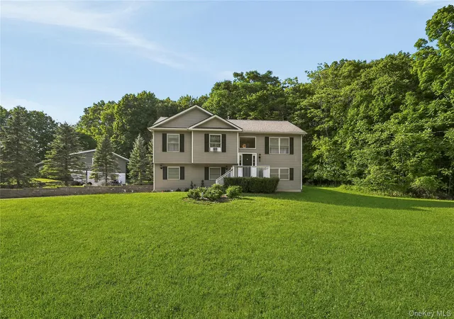 Photo 2 of Sale Pending at 18 Hickory Pl, Wallkill, NY 10941 | MLS# 1029150 | Listing updated on 2026-09-12