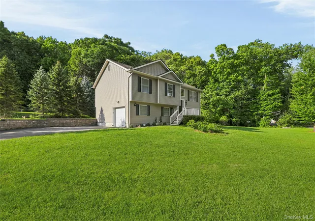 Photo 3 of Sale Pending at 18 Hickory Pl, Wallkill, NY 10941 | MLS# 1029150 | Listing updated on 2026-09-12