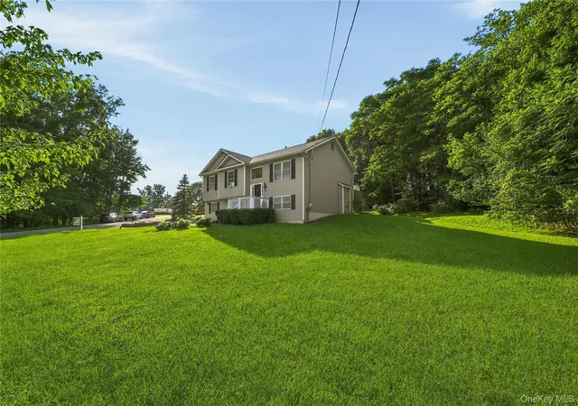 Photo 3 of Sale Pending at 18 Hickory Pl, Wallkill, NY 10941 | MLS# 1029150 | Listing updated on 2026-09-12