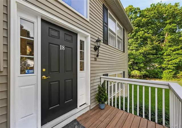 Photo 4 of Sale Pending at 18 Hickory Pl, Wallkill, NY 10941 | MLS# 1029150 | Listing updated on 2026-09-12