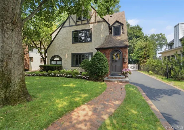 Photo 1 of Single family home for sale at 89 Poplar St, Hempstead, NY 11530 | MLS# 1029156 | Listing updated on 2026-10-18