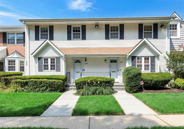 Photo 2 of Sale Pending at 208 Palo Alto Dr, Plainview, NY 11803 | MLS# 1029170 | Listing updated on 2026-08-27