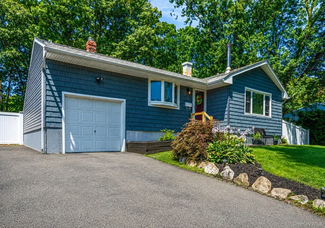 Photo 2 of Sale Pending at 14 Antler Ln, South Setauket, NY 11720 | MLS# 1029179 | Listing updated on 2026-09-17
