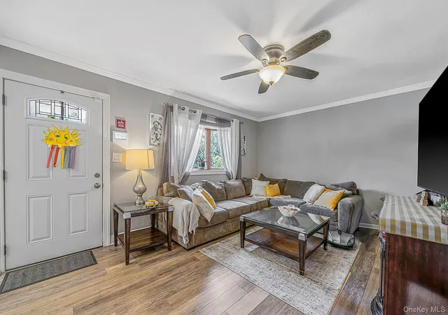 Photo 4 of Sale Pending at 14 Antler Ln, South Setauket, NY 11720 | MLS# 1029179 | Listing updated on 2026-09-17