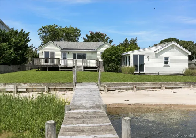 Photo 3 of Single family home for sale at 35 Gardners Ln, Southampton, NY 11946 | MLS# 1029188 | Listing updated on 2026-10-03