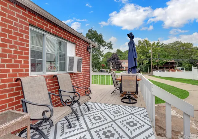 Photo 3 of Sale Pending at 629 East Dr, Babylon, NY 11757 | MLS# 1029193 | Listing updated on 2026-09-15