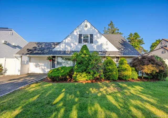 Photo 3 of Sale Pending at 51 Shepherd Ln, Hempstead, NY 11756 | MLS# 1029254 | Listing updated on 2026-09-01