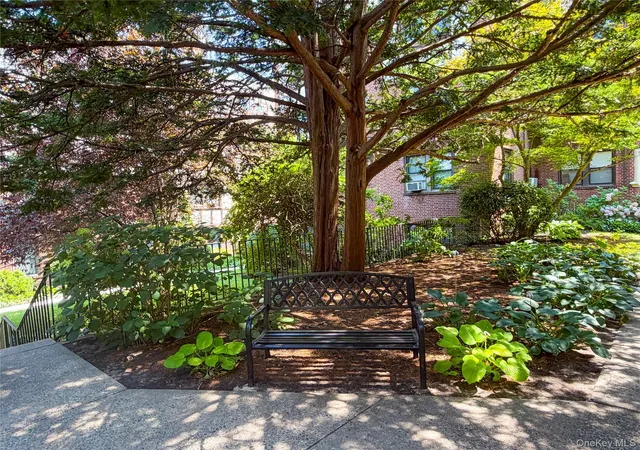 Photo 3 of Sale Pending at 5 Greenridge Ave #B4, White Plains, NY 10605 | MLS# 1029263 | Listing updated on 2026-09-01