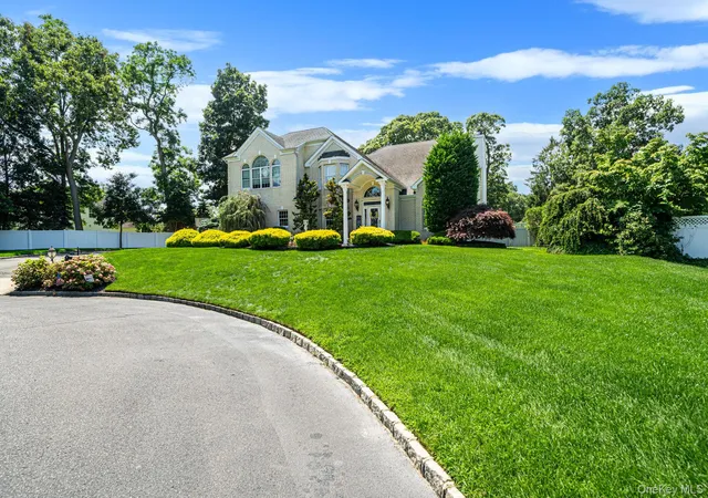 Photo 3 of Single family home for sale at 2 Hamilton Pl, Brookhaven, NY 11755 | MLS# 1029265 | Listing updated on 2026-09-08