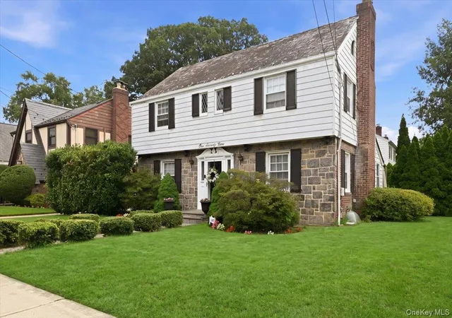 Photo 3 of Single family home for sale at 179 Locust St, Hempstead, NY 11001 | MLS# 1029276 | Listing updated on 2026-10-04