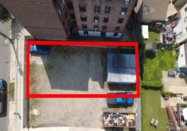 Photo 2 of Sale Pending at 127 E 233rd Street, New York, NY 10470 | MLS# 1029318 | Listing updated on 2026-10-05