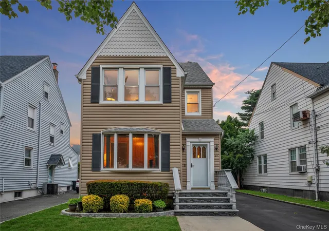 2nd image of 29 Jackson Rd, Hempstead, NY 11581 | MLS# 1029322