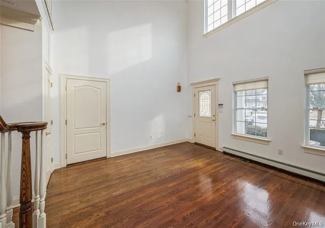Photo 4 of Sale Pending at 22 Meadow Ct, Oakdale, NY 11769 | MLS# 1029383 | Listing updated on 2026-09-12