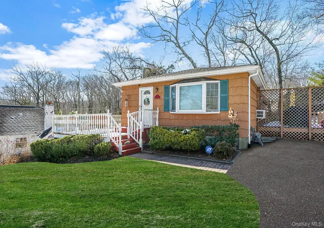Photo 2 of Sale Pending at 6 Hillside Rd, Brookhaven, NY 11789 | MLS# 1029388 | Listing updated on 2026-09-17