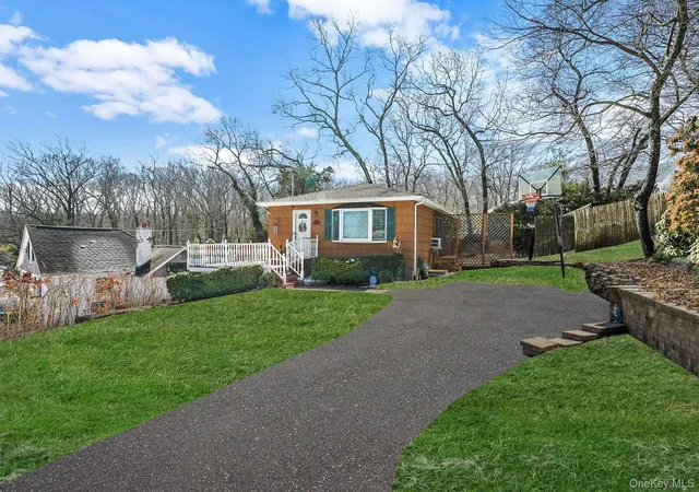 Photo 3 of Sale Pending at 6 Hillside Rd, Brookhaven, NY 11789 | MLS# 1029388 | Listing updated on 2026-09-17