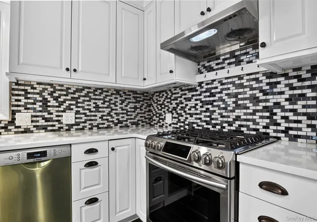 Photo 3 of Single family home for sale at 30 Chestnut Ave, Middletown, NY 10940 | MLS# 1029395 | Listing updated on 2026-08-07