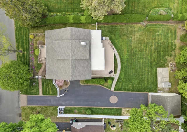 Photo 4 of Sale Pending at 414 Potter Blvd, Islip, NY 11718 | MLS# 1029408 | Listing updated on 2026-10-06