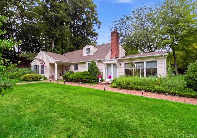 3rd image of 19 Eckernkamp Dr, Smithtown, NY 11787 | MLS# 1029417