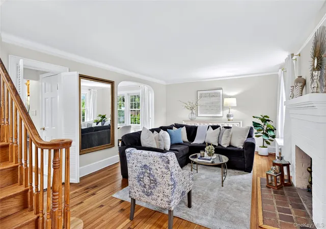 3rd image of 81 Chatham Pl, Hempstead, NY 11552 | MLS# 1029433