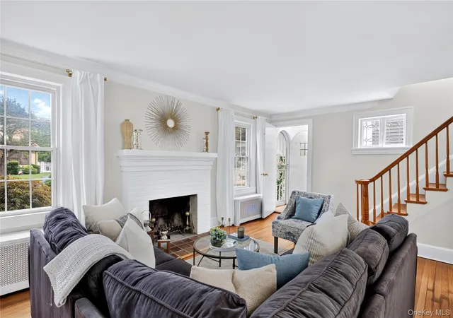 4th image of 81 Chatham Pl, Hempstead, NY 11552 | MLS# 1029433