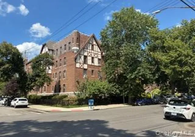 Condo for sale at 160-15 Powells Cvs Blvd #E301, Whitestone, NY 11357 | MLS# 1029434