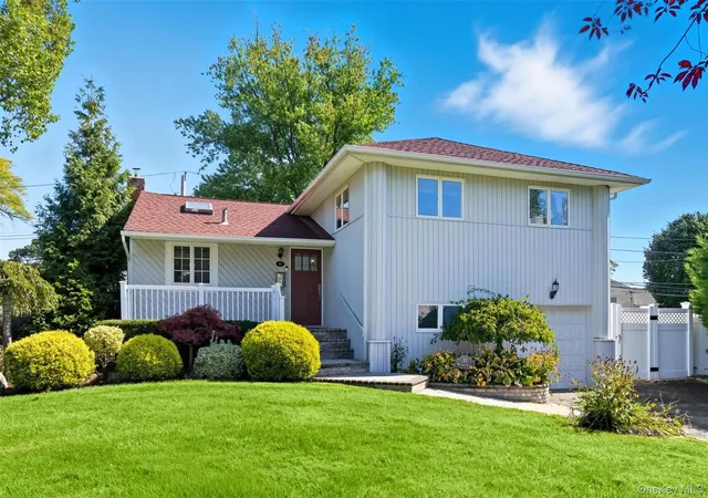 Photo 1 of Sale Pending at 17 Willben Ln, Oyster Bay, NY 11803 | MLS# 1029484 | Listing updated on 2026-08-04