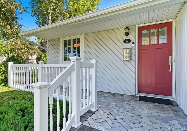 Photo 3 of Sale Pending at 17 Willben Ln, Oyster Bay, NY 11803 | MLS# 1029484 | Listing updated on 2026-08-04