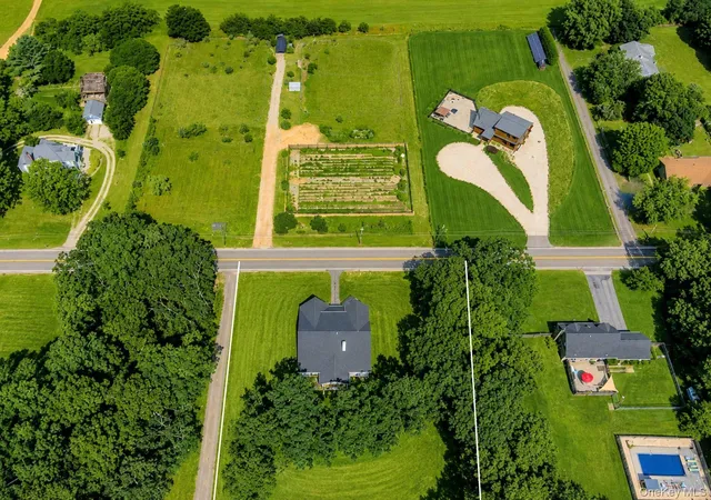 Photo 2 of Single family home for sale at 38 N Bay Ave, Southampton, NY 11941 | MLS# 1029491 | Listing updated on 2026-07-29