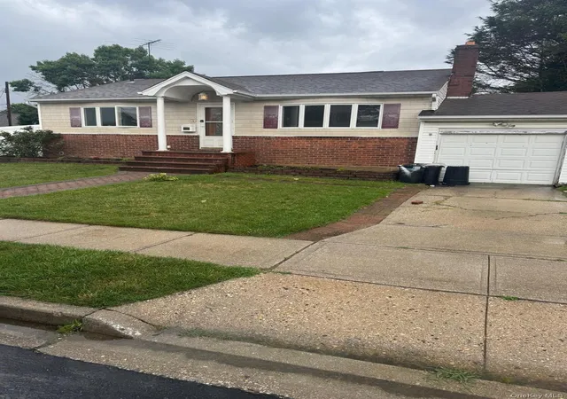 Photo 1 of Single family home for sale at 14 Larch St, Oyster Bay, NY 11801 | MLS# 1029511 | Listing updated on 2026-09-06