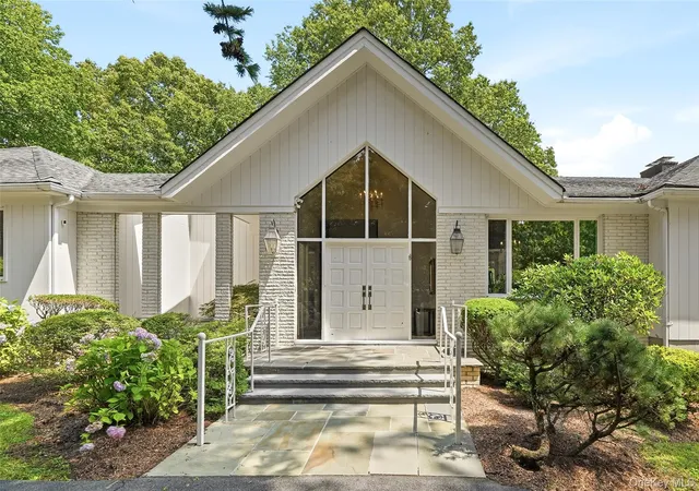 Photo 2 of Single family home for sale at 8 Palma Dr, Harrison, NY 10528 | MLS# 1029523 | Listing updated on 2026-08-28