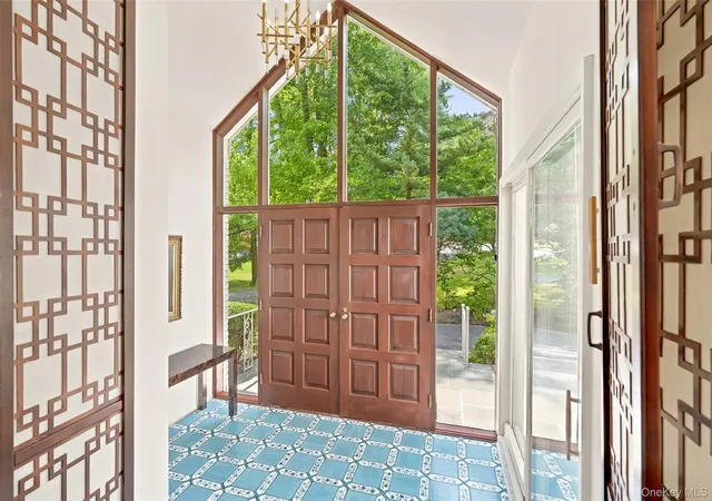 Photo 3 of Single family home for sale at 8 Palma Dr, Harrison, NY 10528 | MLS# 1029523 | Listing updated on 2026-08-28
