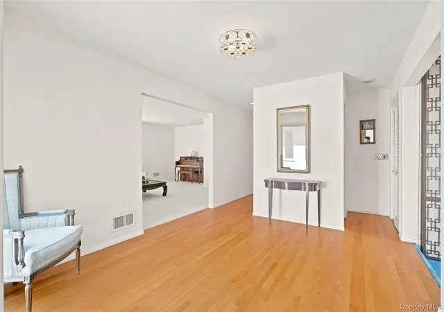 Photo 4 of Single family home for sale at 8 Palma Dr, Harrison, NY 10528 | MLS# 1029523 | Listing updated on 2026-08-28