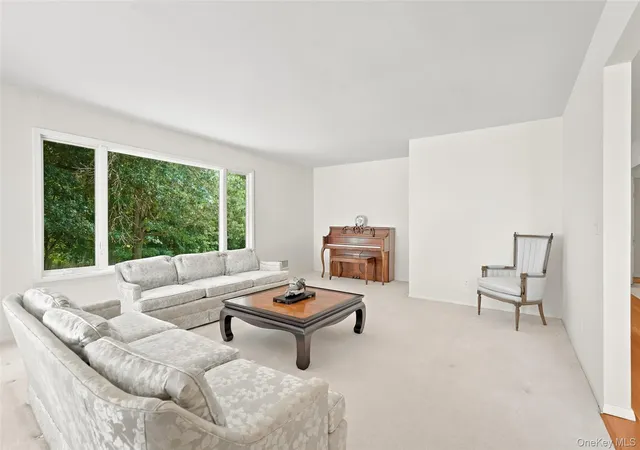 Photo 5 of Single family home for sale at 8 Palma Dr, Harrison, NY 10528 | MLS# 1029523 | Listing updated on 2026-08-28
