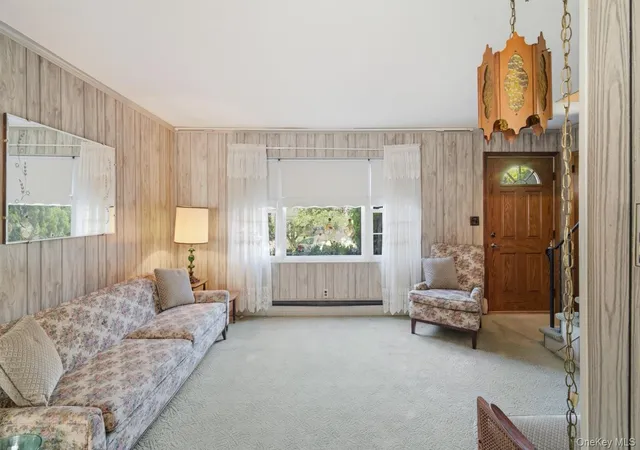 Photo 5 of Sale Pending at 695 Eileen Ct, Franklin Square, NY 11010 | MLS# 1029535 | Listing updated on 2026-08-08