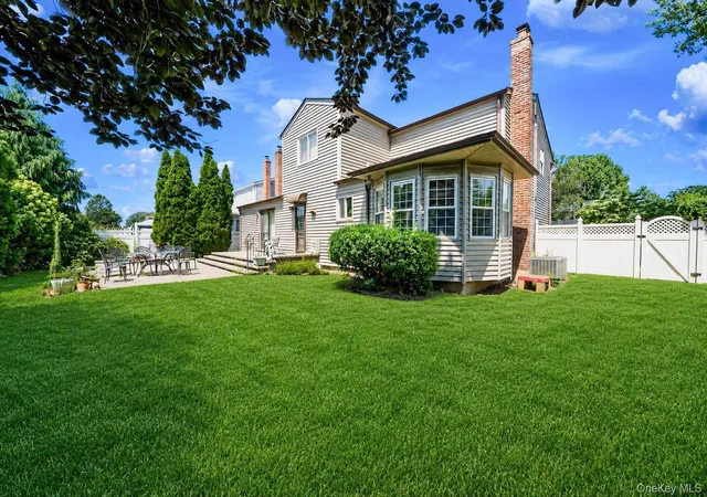 3rd image of 211 Meredith Ln, Hempstead, NY 11552 | MLS# 1029567