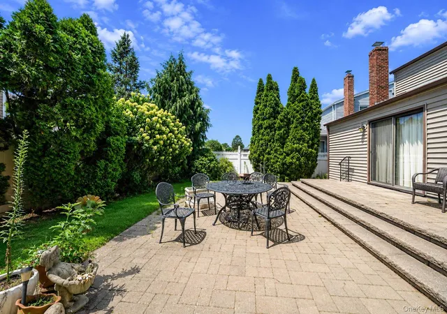 4th image of 211 Meredith Ln, Hempstead, NY 11552 | MLS# 1029567